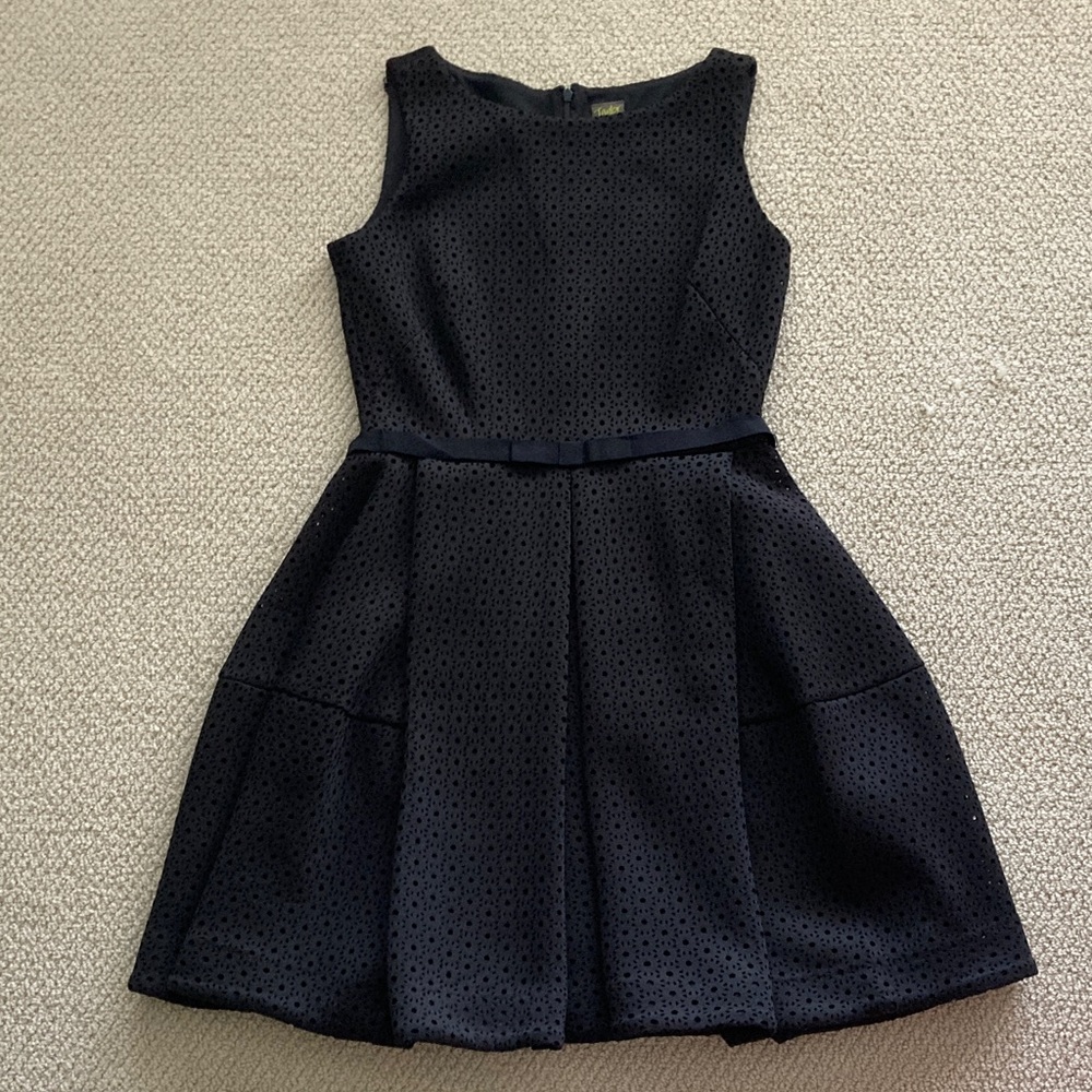 Taylor Black Surplice Midi Dress A-Like Fit Flare Perforated Size 8 Floral EUC